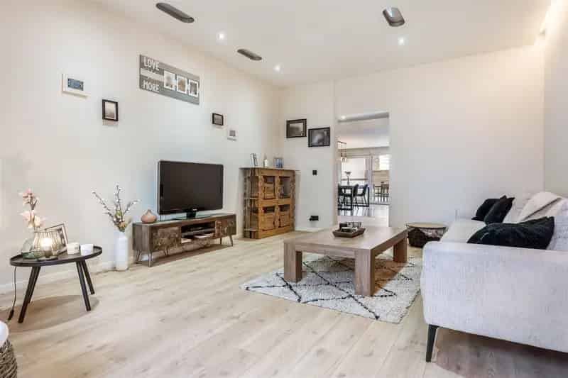 Huis te koop Balen: Ruime gerenoveerde woning met commerciële ruimte