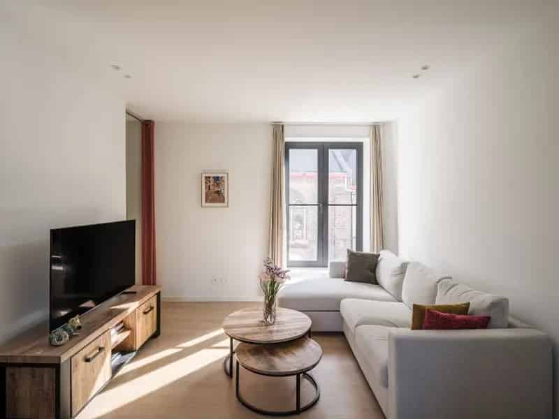 Stijlvol gerenoveerde en instapklare woning met 2 slaapkamers nabij De Visserij – Gent