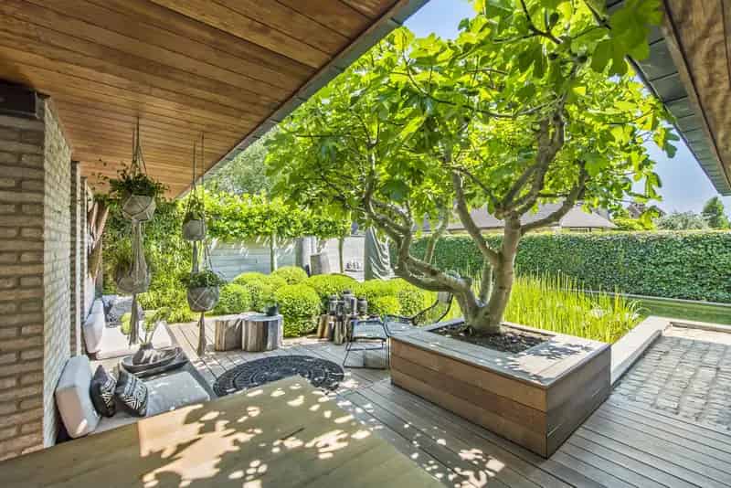 Architectenwoning te koop: Ruime villa met praktijk en tuin