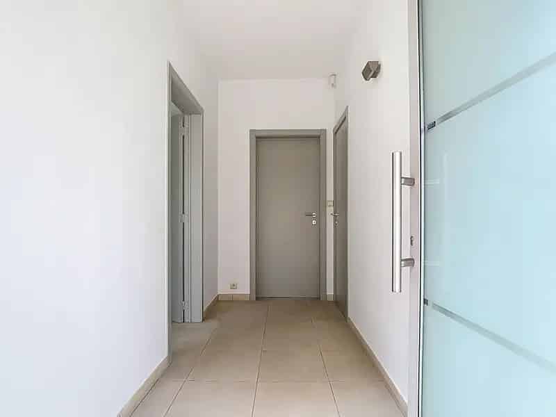 Appartement te koop: Instapklaar gelijkvloers met tuin en parkeerplaatsen