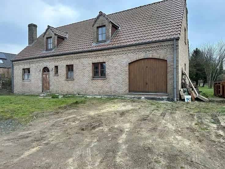 Te renoveren villa in Sint-Symphorien