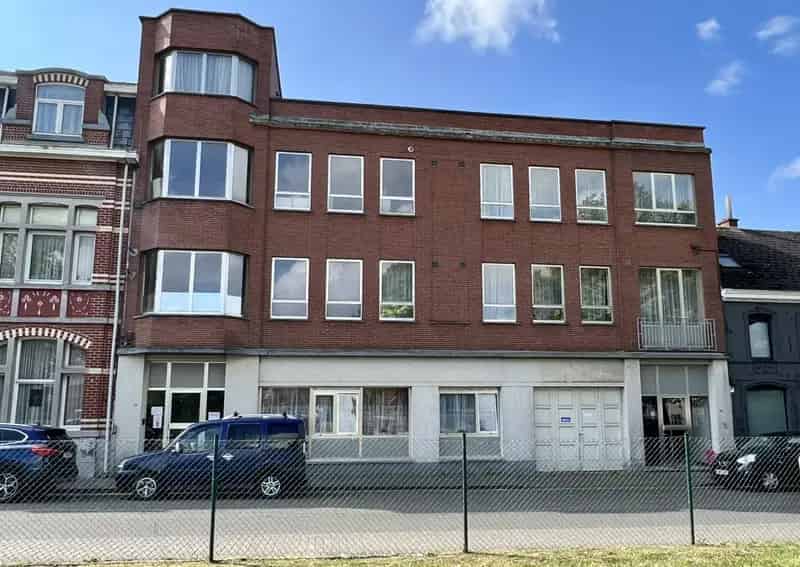 Huis te huur met 3 appartementen en studio