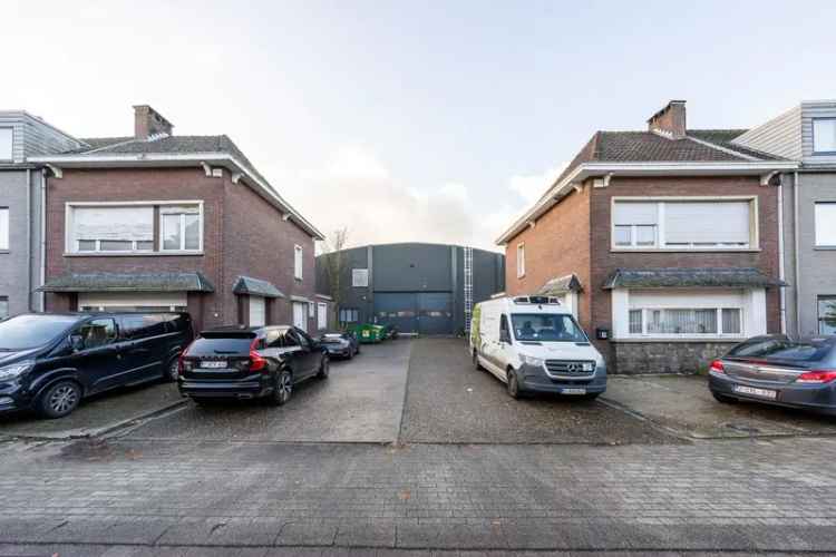 Gebouwen voor gemengd gebruik, loods + 2 woningen