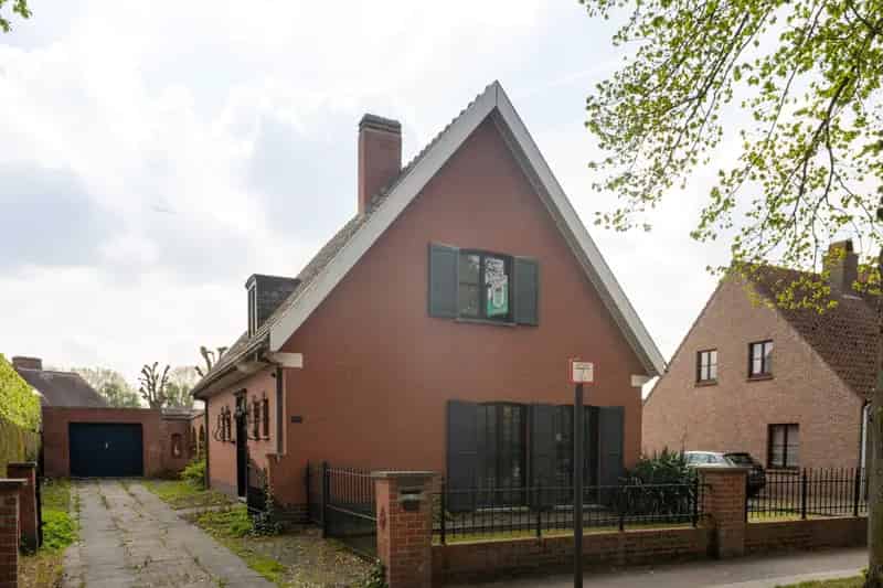 Huis te huur nabij Brugge: Karaktervolle villa met garage en tuin