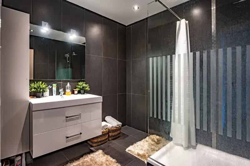 Appartement te koop Hoevenen: 2 slaapkamers, terras en garage