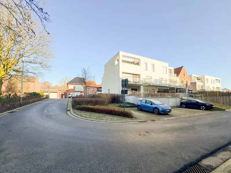 Appartement te koop: 2 slaapkamers, recent, autostaanplaats