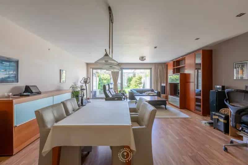 Appartement te koop: 3 slaapkamers, tuin en garage