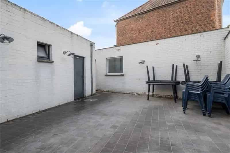 Handelshuis met 2 slaapkamers te Aalst