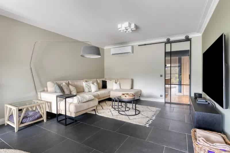 Appartement te huur: 3 slaapkamers, gerenoveerd, terras en garage