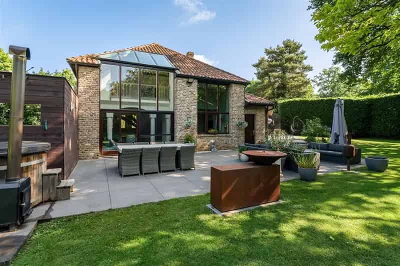 Laagbouwvilla 3800m² 3 slaapkamers zwembad tuin