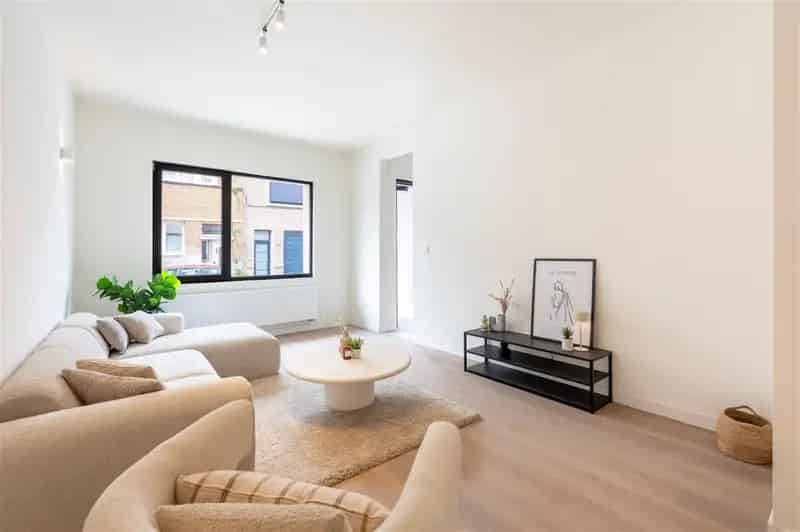 Gerenoveerde woning met tuin te koop
