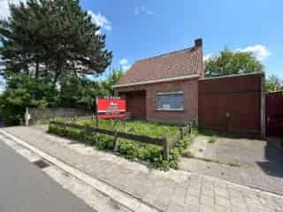 Huis te koop Geel - Te renoveren woning met magazijn