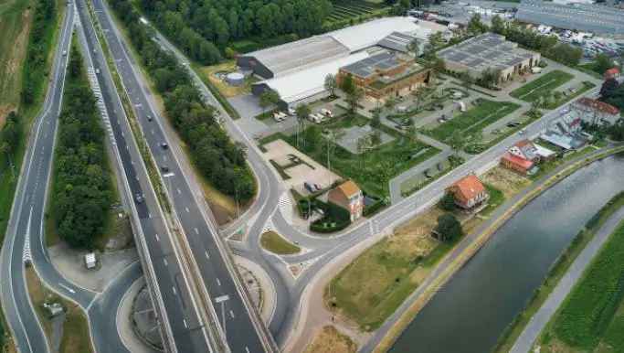 Magazijn te huur in Oudenburg nieuwbouw KMO unit met glaspartij