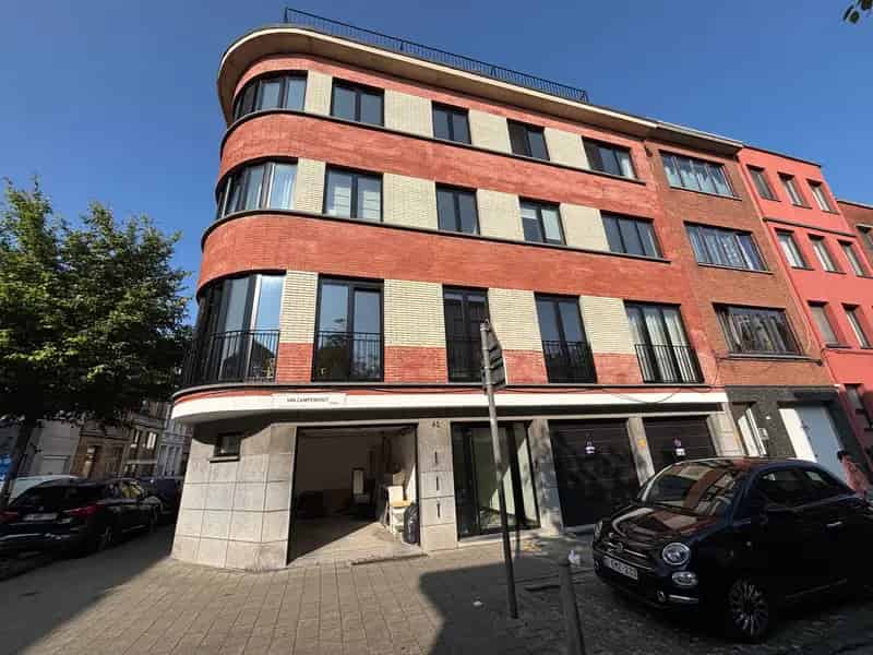 Appartement te koop Berchem: 2 slaapkamers, dakterras & garage