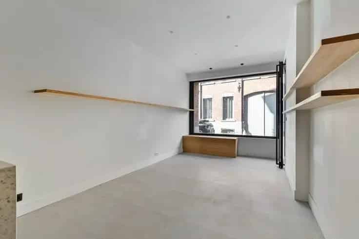 Handelspand met Triplex Appartement te Zottegem