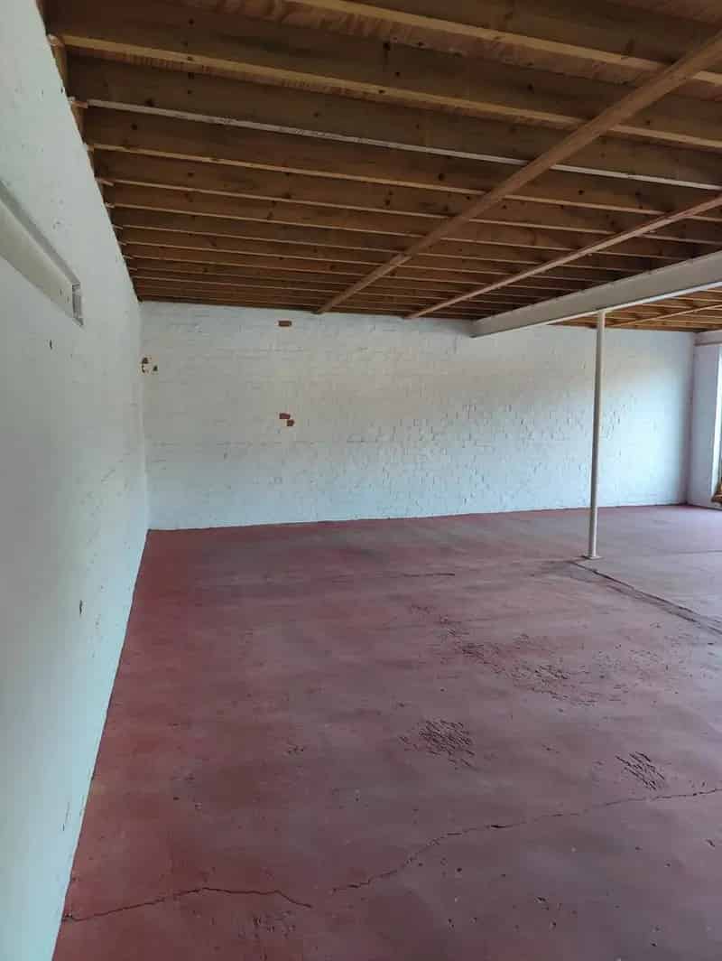Huis te koop: Renovatieproject met loods en showroom