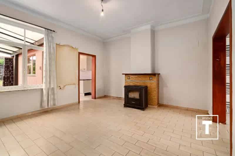Huis te koop in Melle: te renoveren woning met tuin