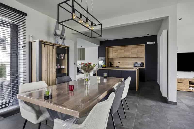 Huis te koop: gerenoveerde woning 3 slaapkamers 300m²