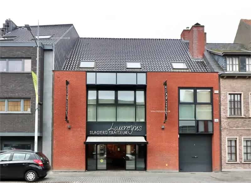 Handelspand te Huur Eeklo Topligging 125m2