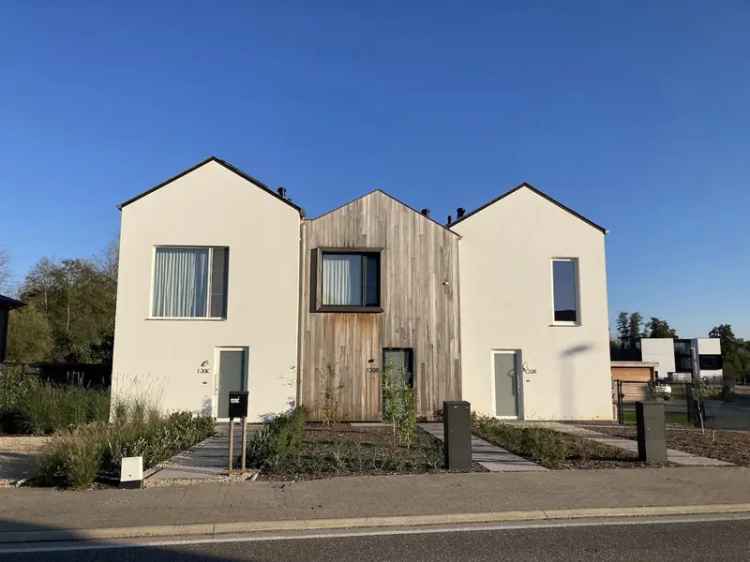 Huis te koop in centrale ligging met 3 slaapkamers en carport