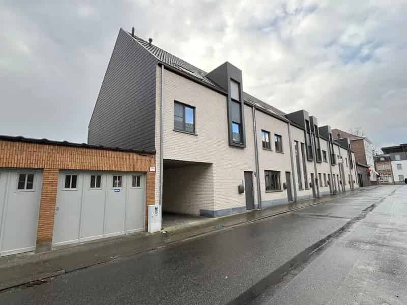 Bovengrondse Parkeerplaatsen te Huur