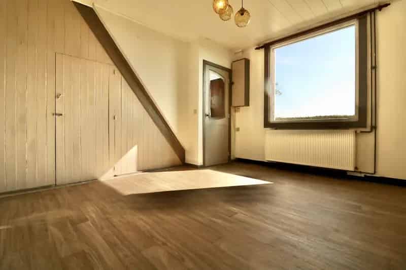 Landelijke woning te koop: 1 slaapkamer, tuin, terras en 3 autostaanplaatsen