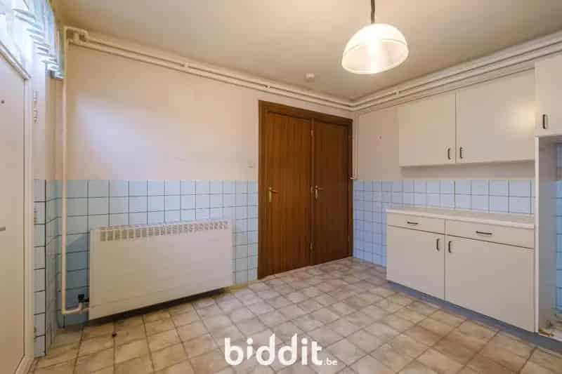Te renoveren woning 3 slaapkamers 384m²