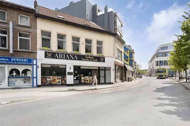 Huis te huur Sint Niklaas: 330m² met commerciële ruimte