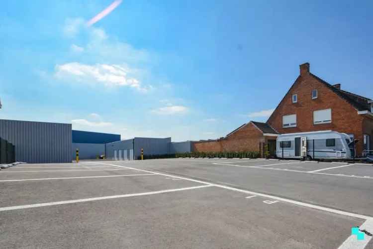 Magazijn van 270 m² op goede locatie in Ledegem