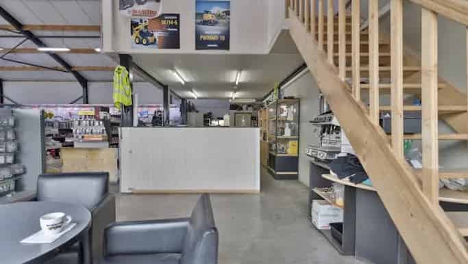 Magazijn met woonst te koop in Moerkerke