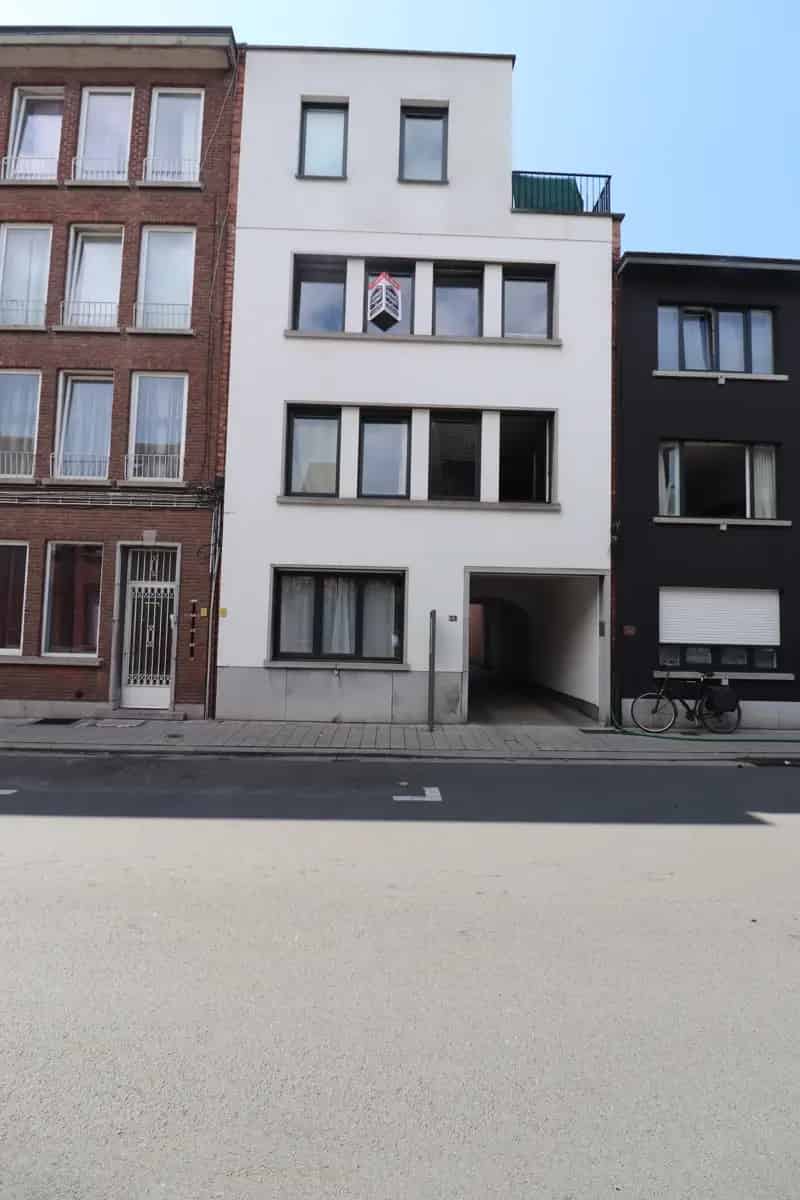 Appartement te huur gerenoveerd 2 slaapkamers terras berging