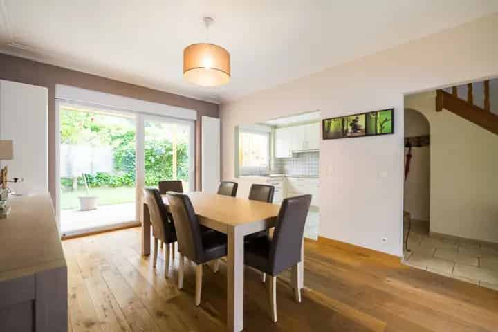 Gezinswoning 4 slaapkamers Kelder Garage Westtuin