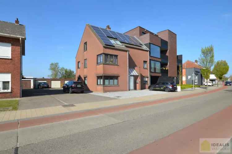 Opbrengsteigendom Lommel 3 Appartementen 4 Garageboxen