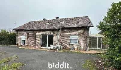 HOEVE MET POTENTIEEL Landelijk gelegen