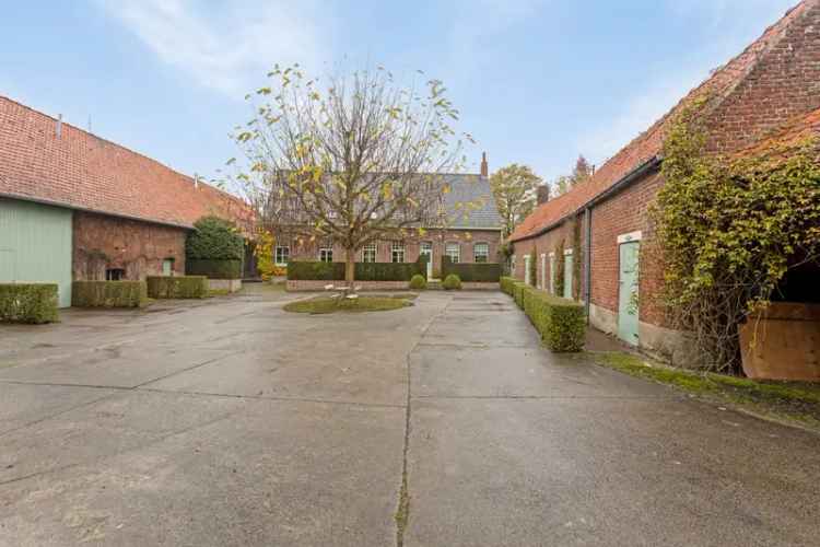 Huis te huur: Gerenoveerd landhuis met stallingen en tuin