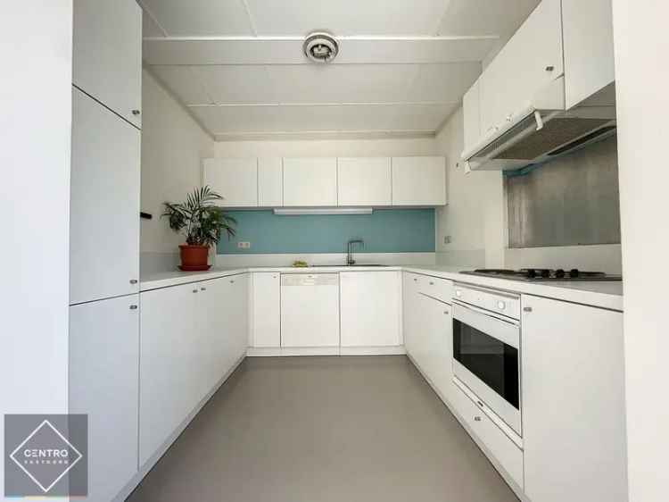 INTERESSANT PAND bestaande uit 3 APPARTEMENTEN  en 6 STUDIO'S, allen verhuurd! 7% rendement !