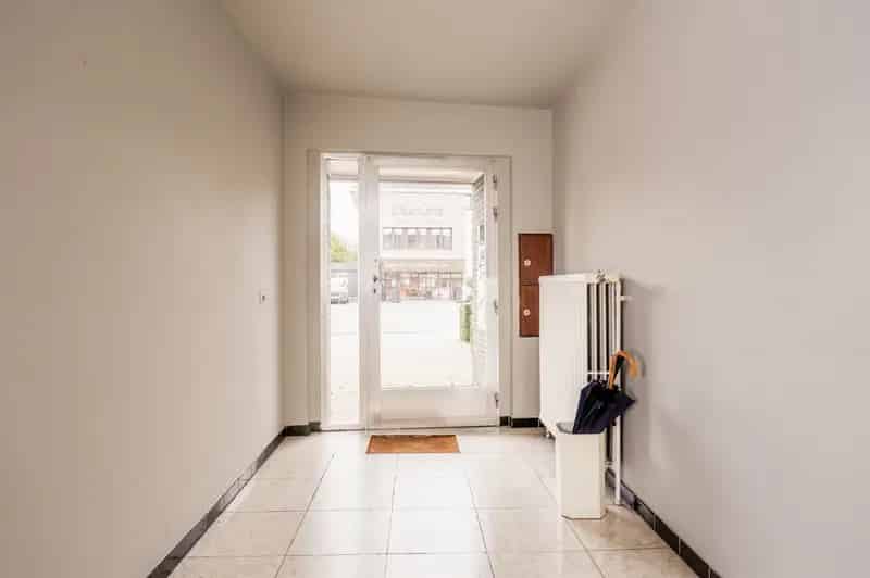 Halfopen Bebouwing met 2 Appartementen en 2 Garages