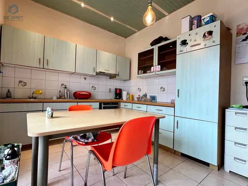 Ruime Halfopen Bebouwing Met Garage En Tuin