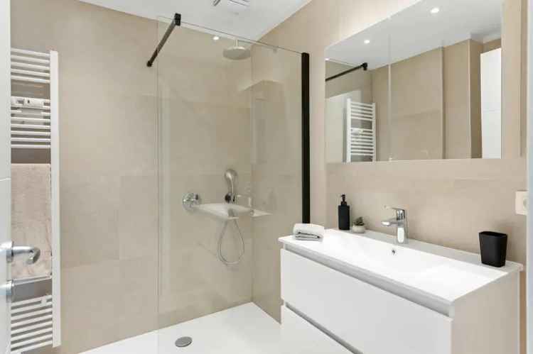 Gerenoveerd appartement 3 slaapkamers Aartselaar centrum