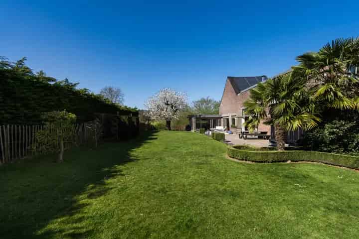 Villa te Braine-le-Château: Ruime gezinswoning met zwembad