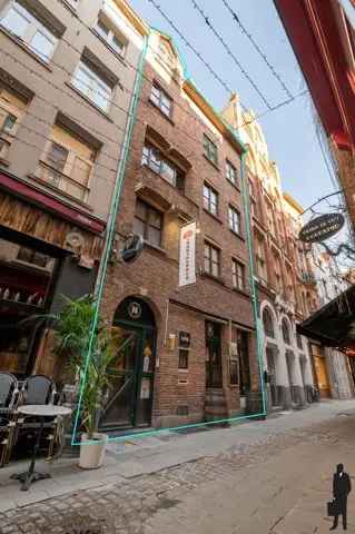 Huis te koop Antwerpen: Woonhuis met café restaurant