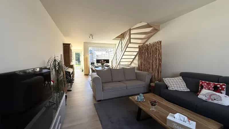 Ruime 4 Slaapkamers Nabij Invalswegen