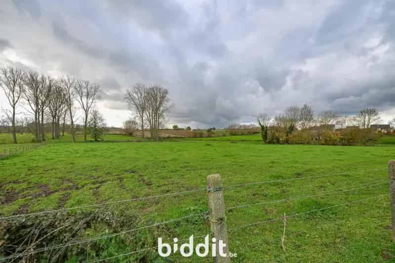 Veestal met Landbouwgrond 4ha te Steenhuize-Wijnhuize