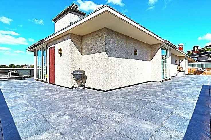 Penthouse te koop met 2 slaapkamers en ruim terras