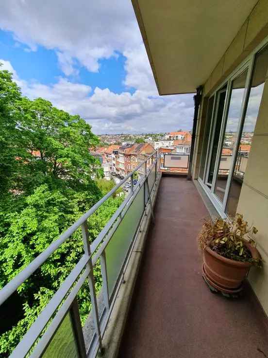 Appartement 81m² Ukkel - 2 slaapkamers - Terras - Balkon