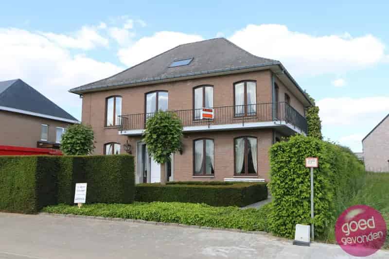 Rustige Villa te Koop 4-5 Slaapkamers Veranda Tuin
