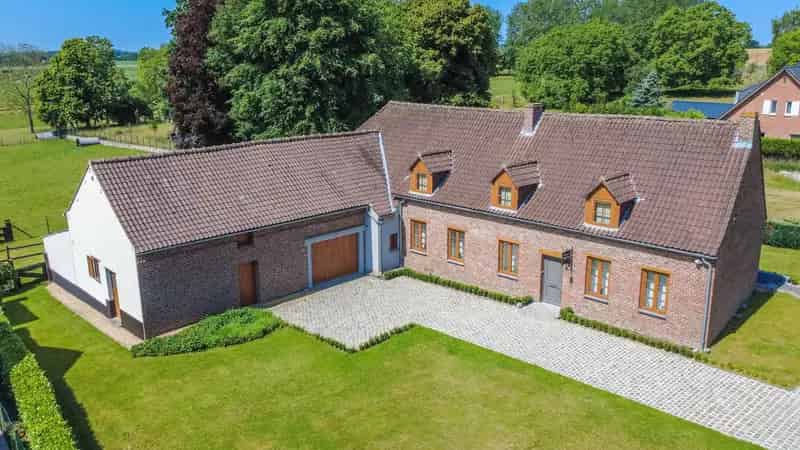 Huis te koop Pepingen: Charmante hoevewoning met 40 are