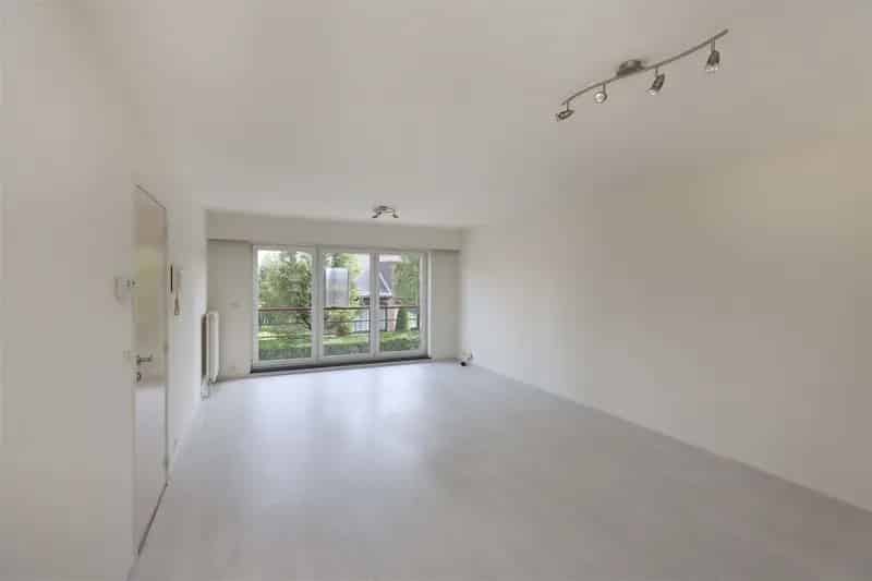 Appartement te koop 2 slaapkamers ruim terras carport centrum