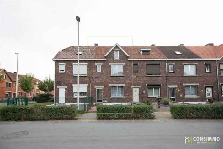 Op te frissen woning met 5 slaapkamers in Genk!