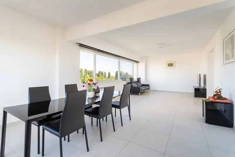 Instapklaar Hoekappartement 150m² te Koop